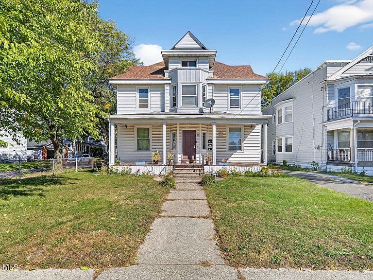 Listing photo 3