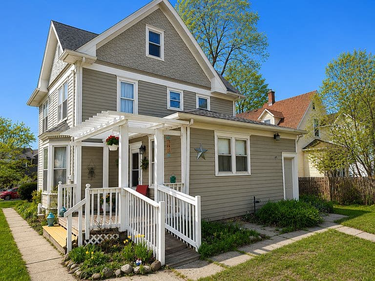 Listing photo 2