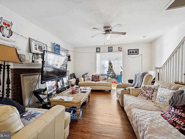 Listing photo 3