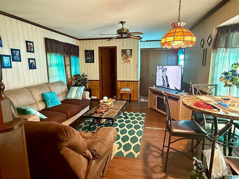Listing photo 5