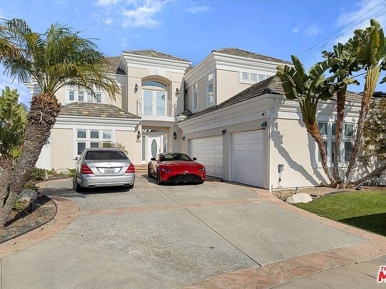 Listing photo 2