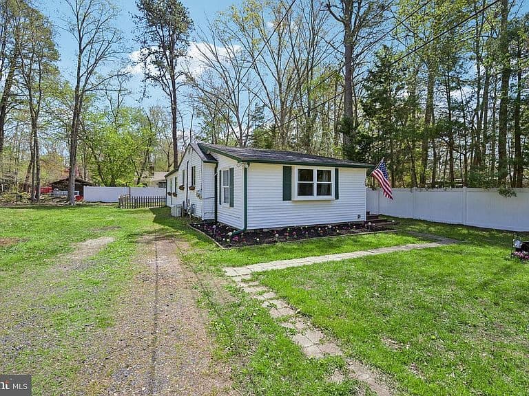 Listing photo 3