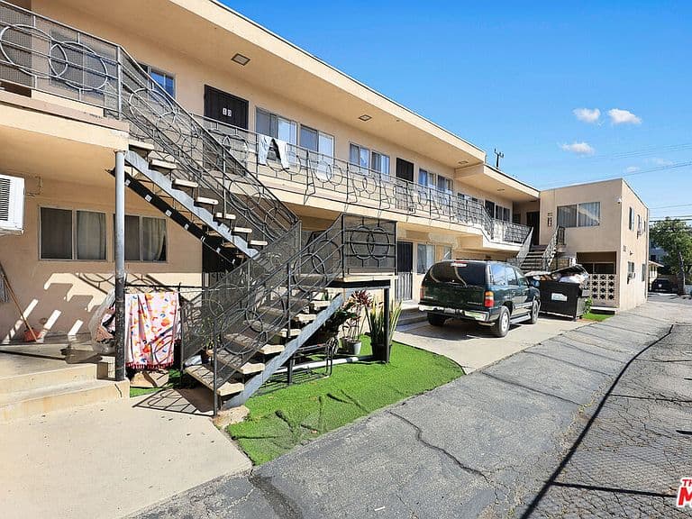 Listing photo 5