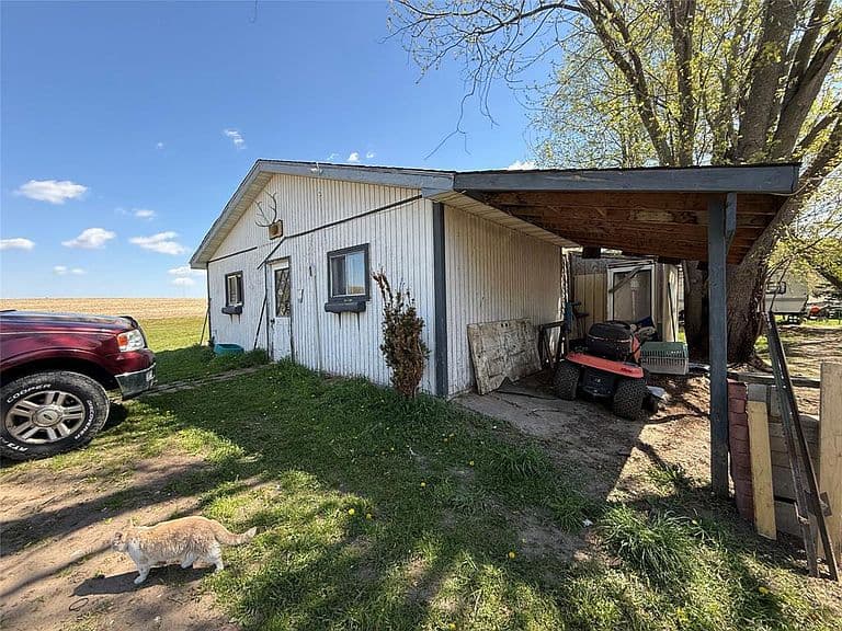 Listing photo 5