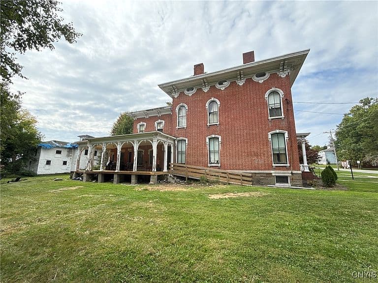Listing photo 4