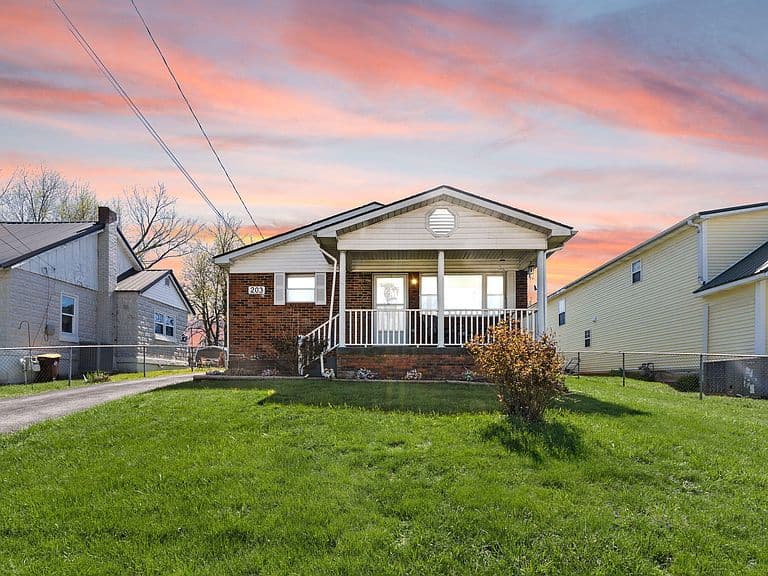 Listing photo 2