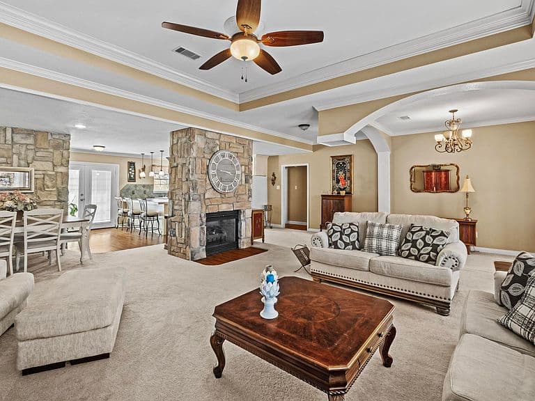 Listing photo 3