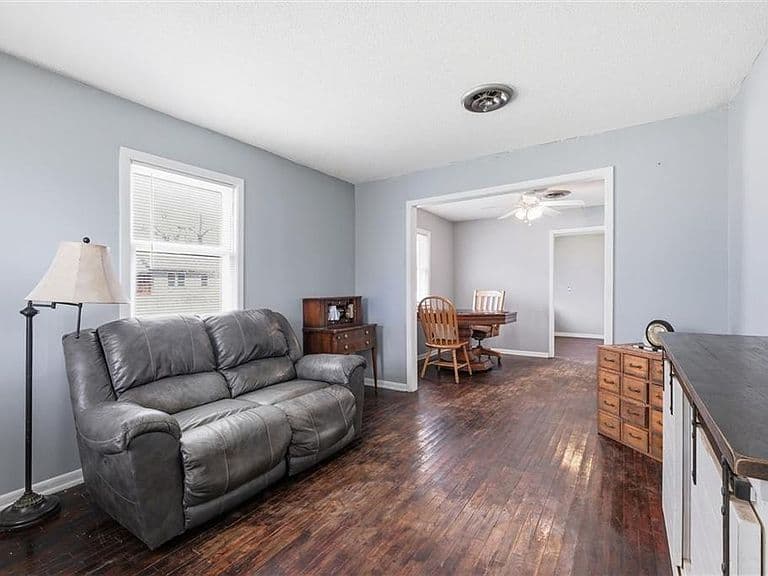 Listing photo 5