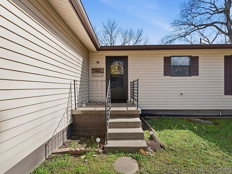 Listing photo 3