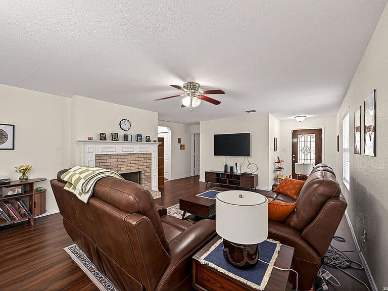 Listing photo 5
