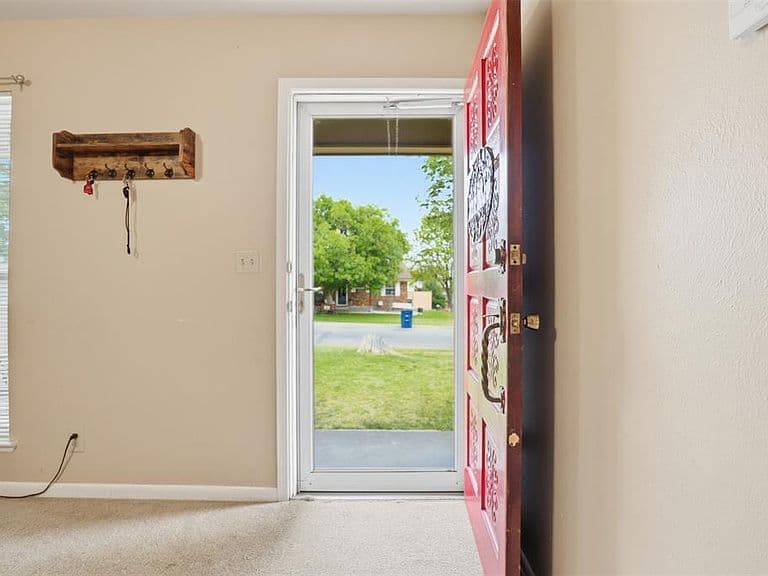 Listing photo 4