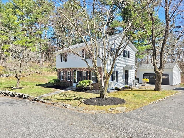 Listing photo 3