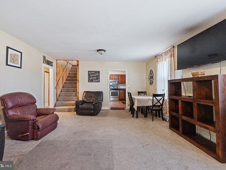 Listing photo 3