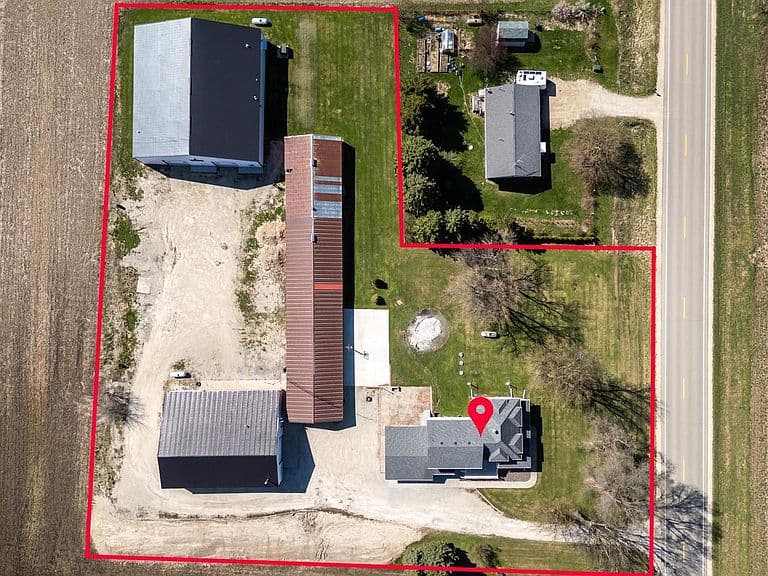Listing photo 2