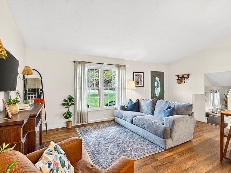 Listing photo 5