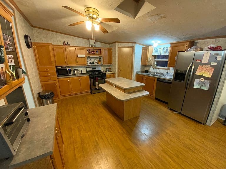 Listing photo 2
