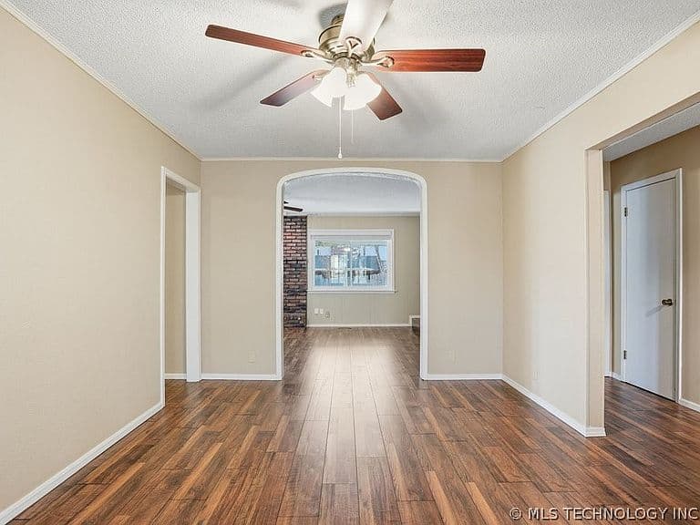 Listing photo 5