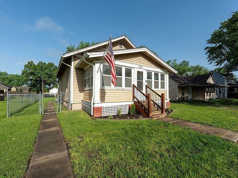 Listing photo 2
