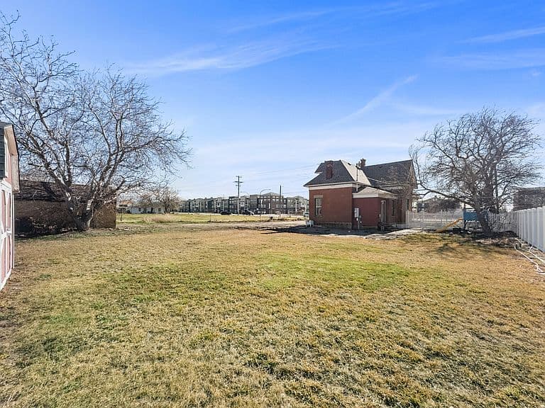 Listing photo 4