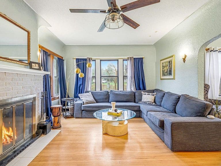 Listing photo 5
