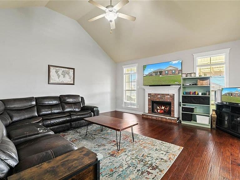 Listing photo 5