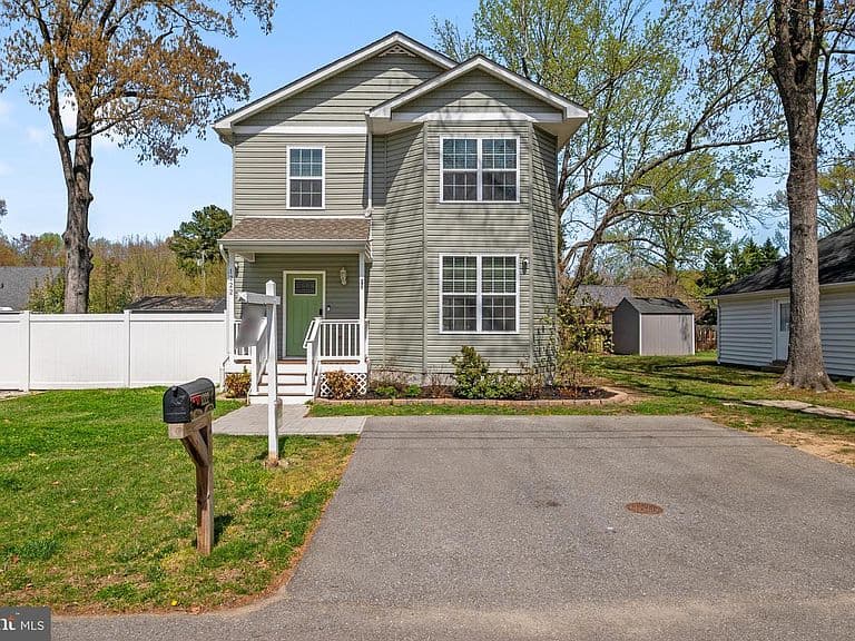 Listing photo 2