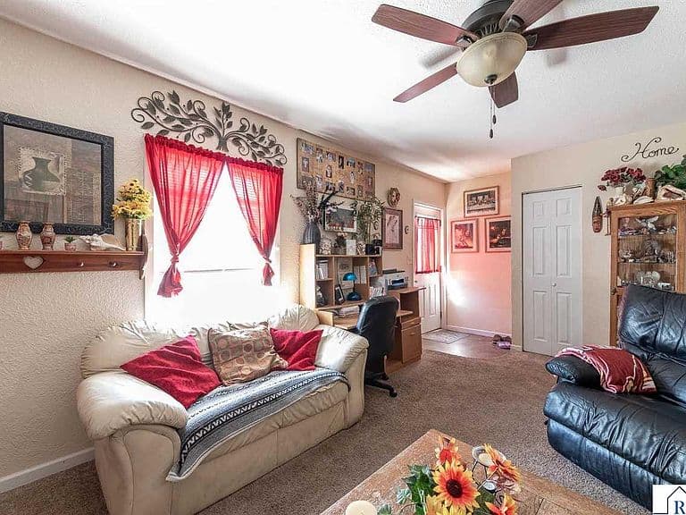 Listing photo 3