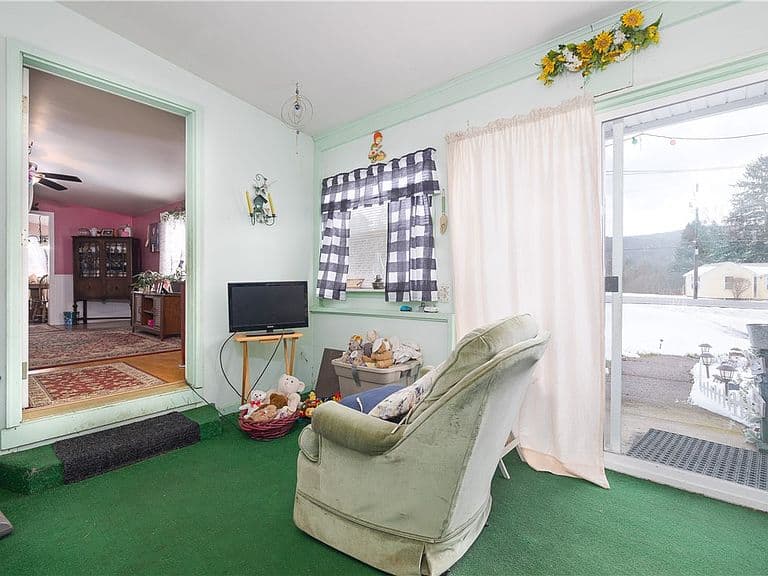 Listing photo 5
