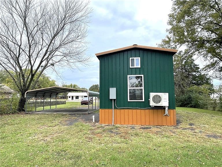 Listing photo 5
