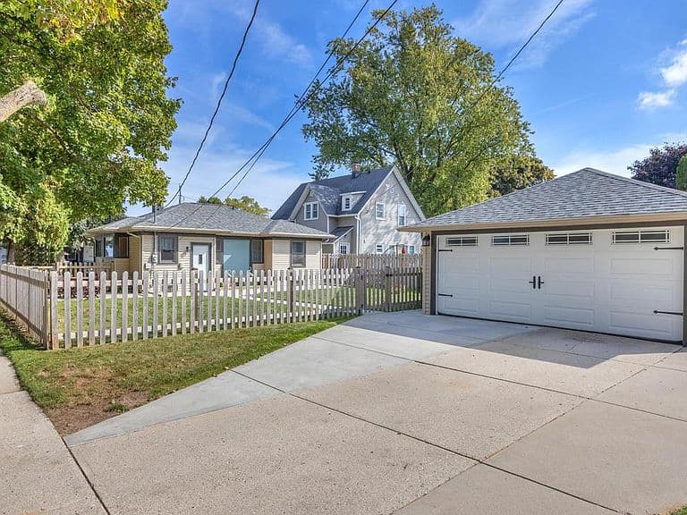Listing photo 5