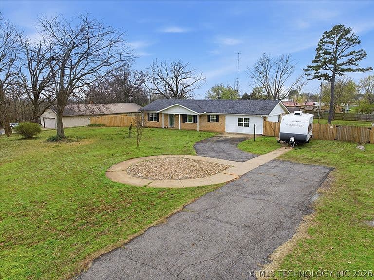 Listing photo 3