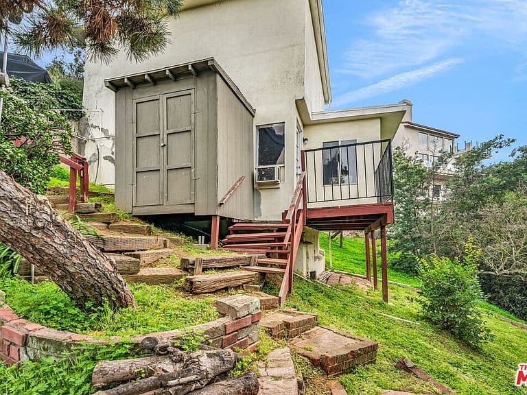 Listing photo 3