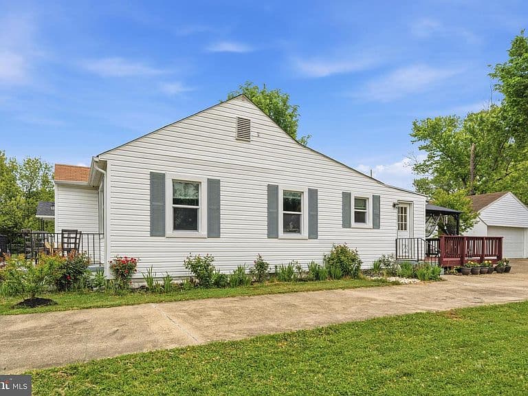 Listing photo 4