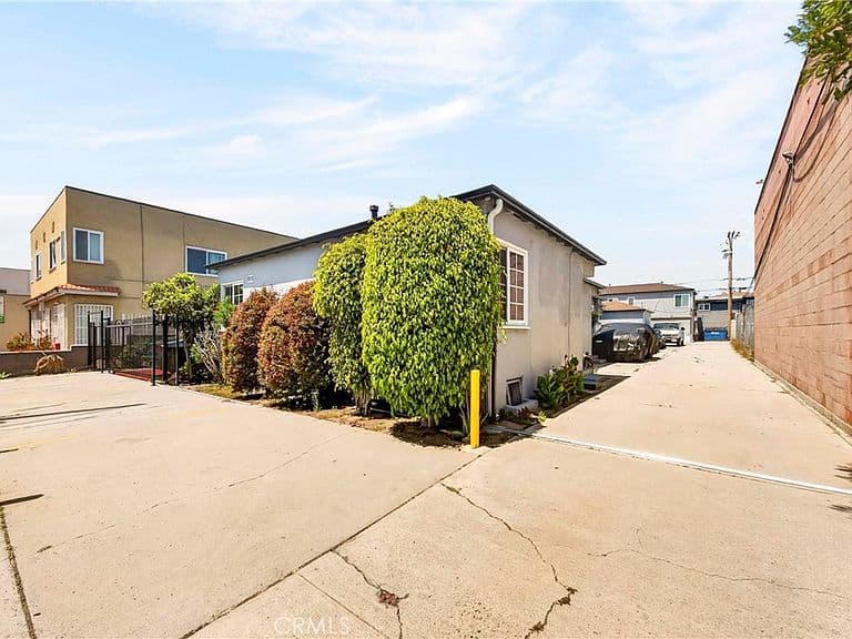 Listing photo 5