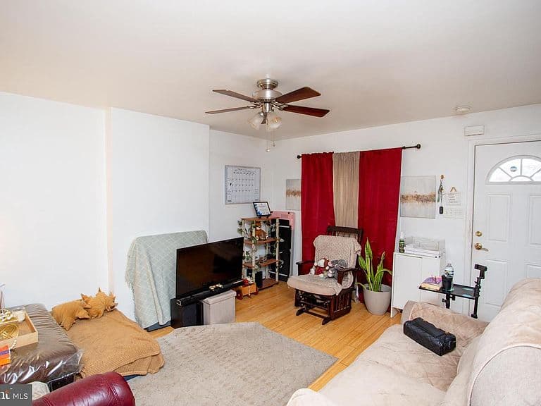 Listing photo 5
