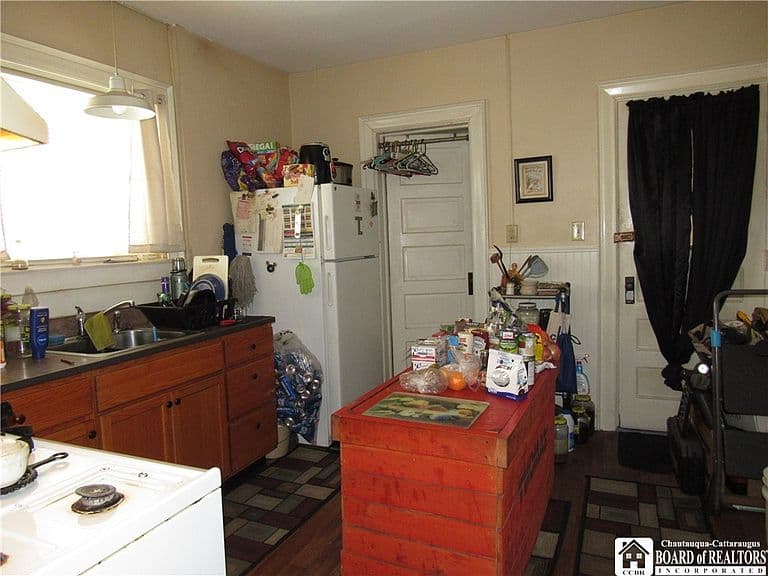 Listing photo 5