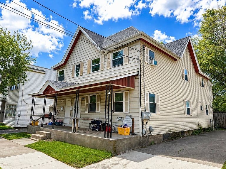 Listing photo 2