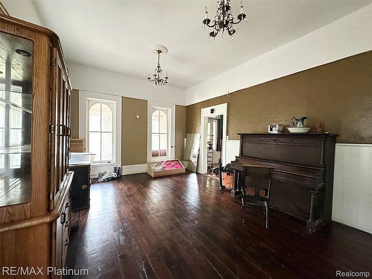 Listing photo 4