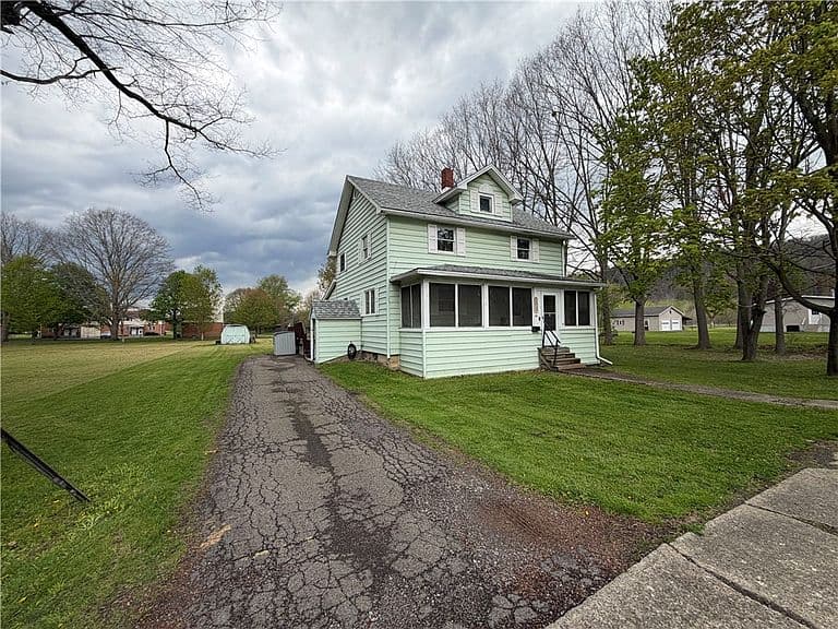 Listing photo 2