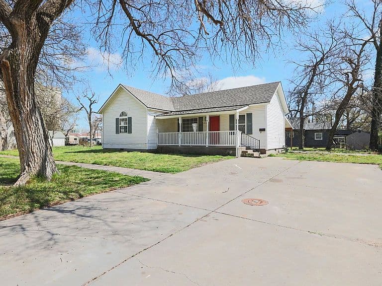 Listing photo 3