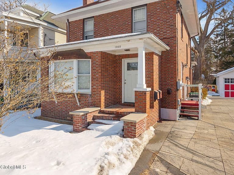 Listing photo 3