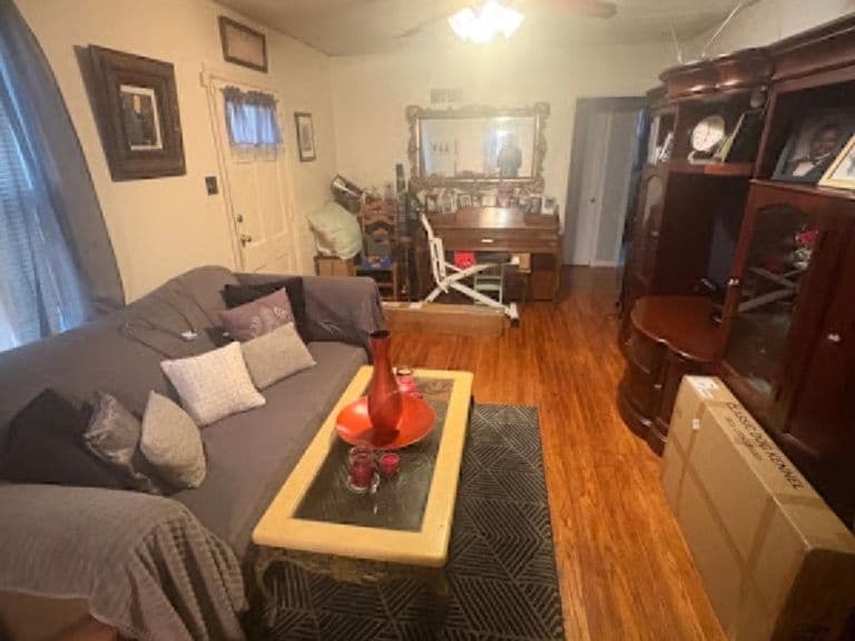 Listing photo 3