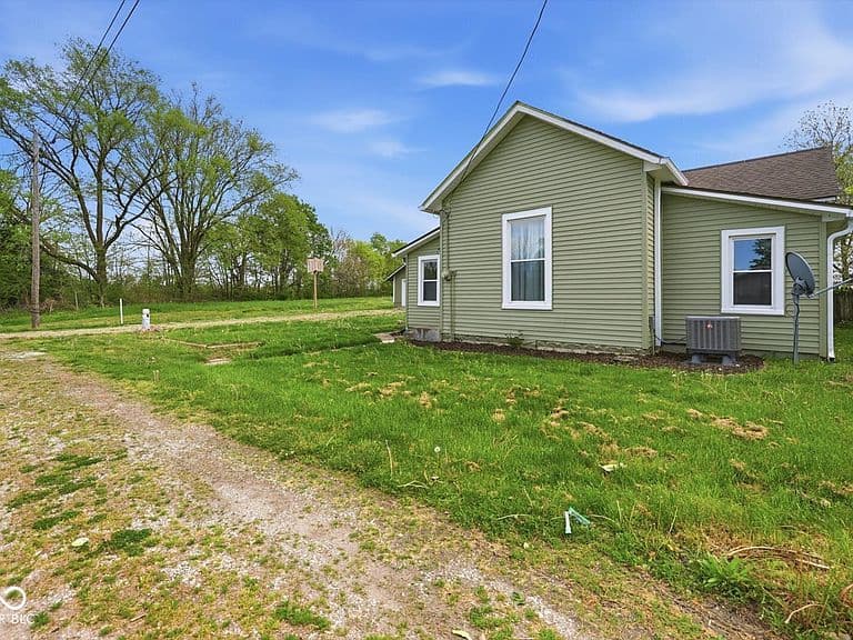Listing photo 5
