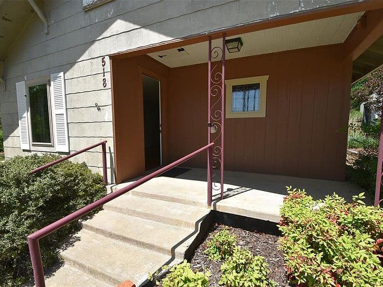 Listing photo 3