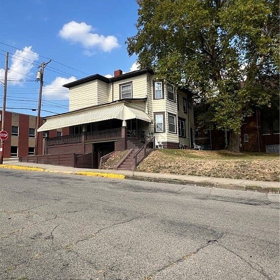 Listing photo 3