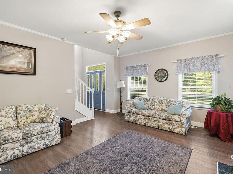 Listing photo 4