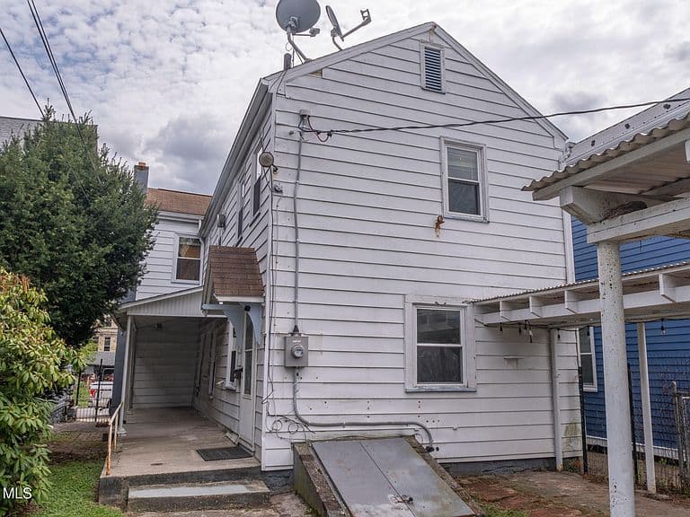 Listing photo 3
