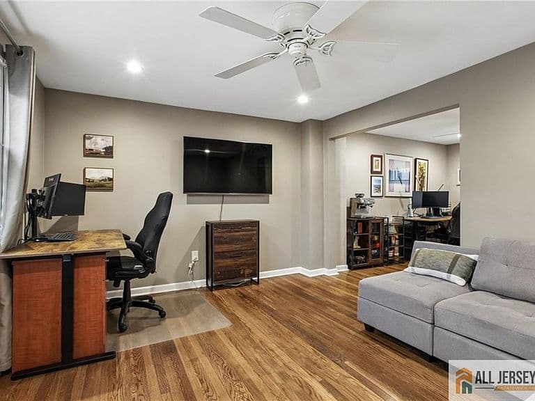 Listing photo 5