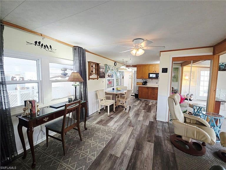Listing photo 4