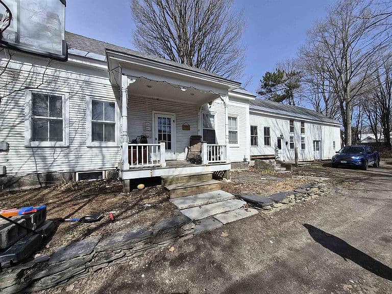 Listing photo 2